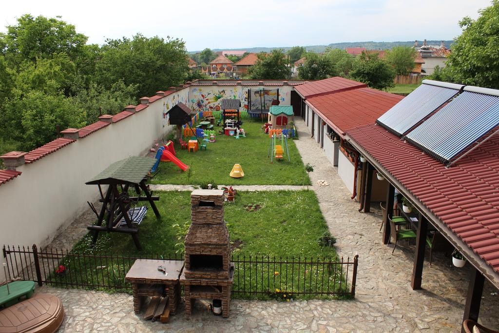 Pensiunea Giovani Тыргу-Жиу Экстерьер фото